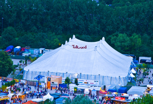 Die Musik-Arena auf dem Tollwood-Festival