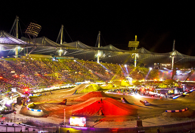 Video: Red Bull X-Fighters in München