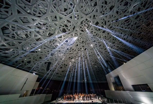 Neumann&Müller lässt das Louvre Museum in Abu Dhabi erstrahlen