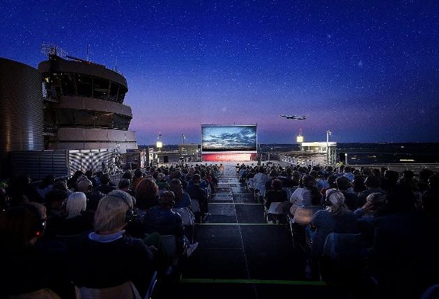 BIG cinema und Christie überzeugen beim OpenAirport Kino am Flughafen Düsseldorf