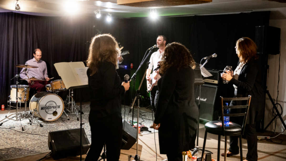 Musicopratik setzt auf QSC CP12 Aktivlautsprecher