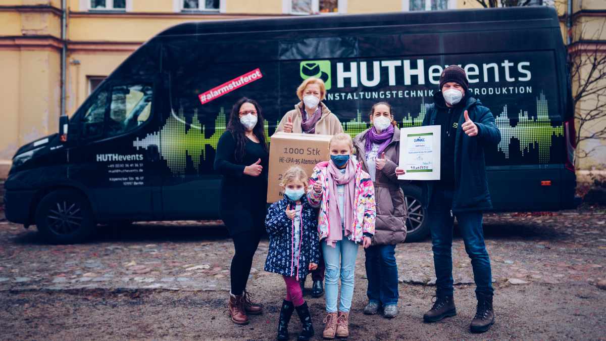 HUTHevents spendet FFP2-Masken an Food4Homeless und Havel-Kids