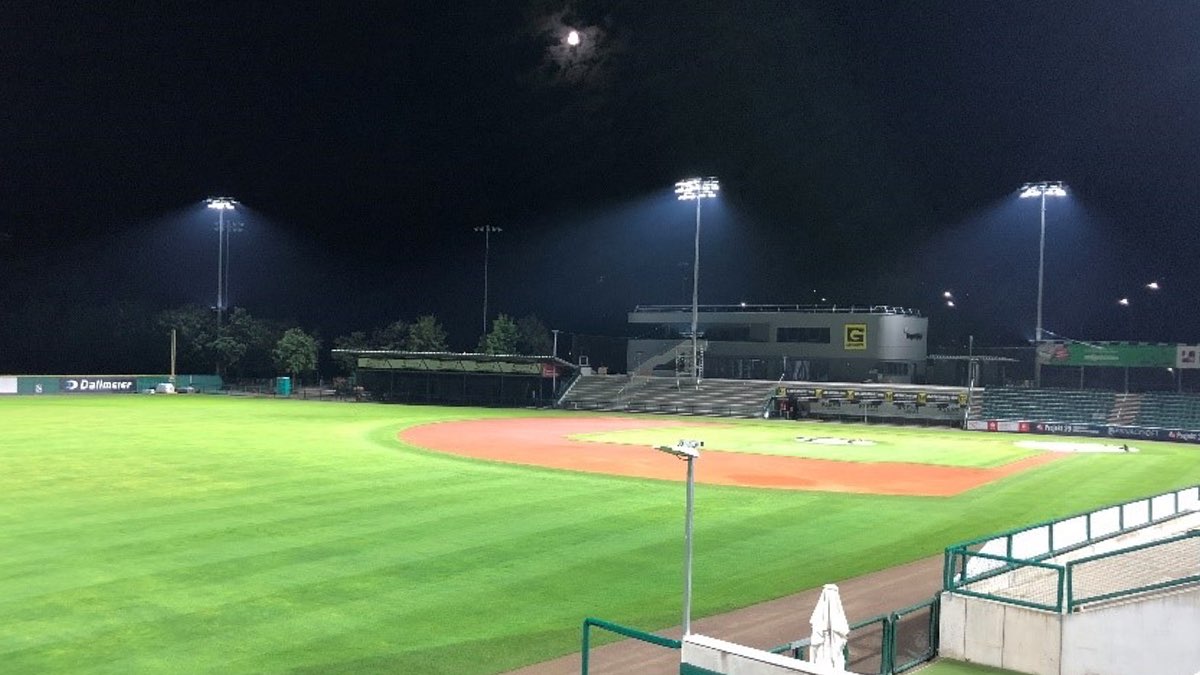 OSRAM LEDs lassen Regensburger Baseballstadion erstrahlen