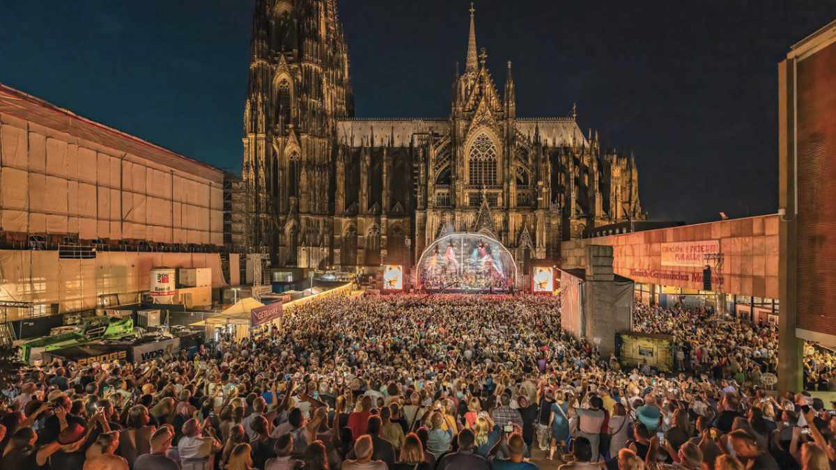 DAS Audio beschallt Brings vor dem Kölner Dom