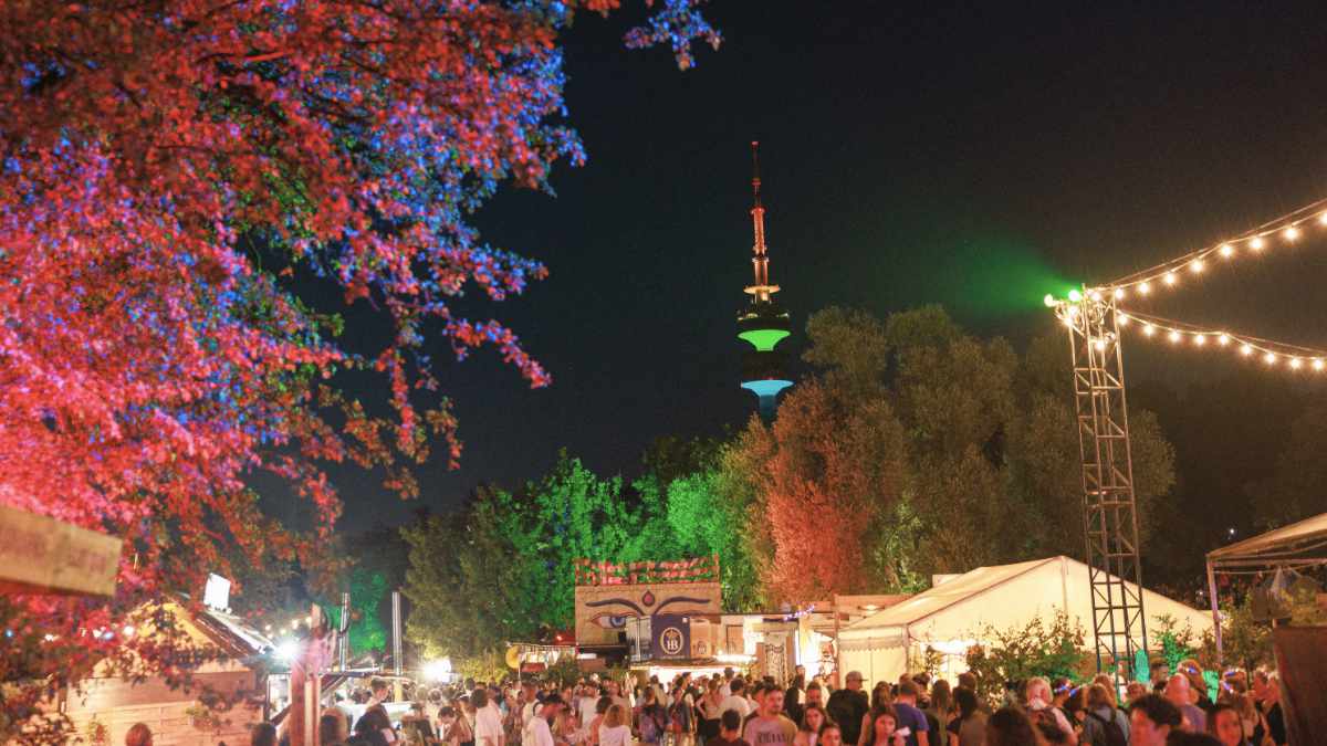 PRG beleuchtet das Tollwood Festival mit über 270 GLP Scheinwerfern