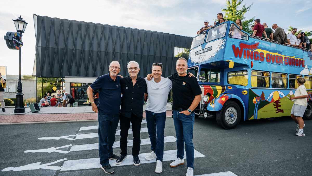 Adam Hall Group präsentiert den legendären Wings-Tourbus in Neu-Anspach