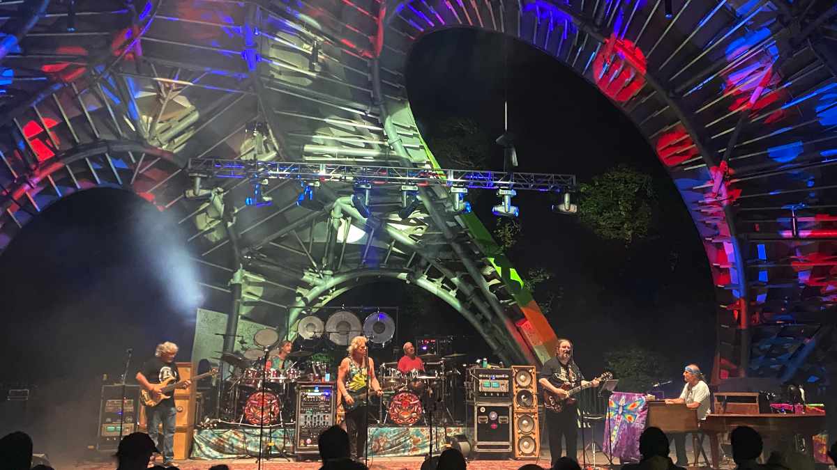 Das Dark Star Orchestra tourt mit CHAUVET Professional