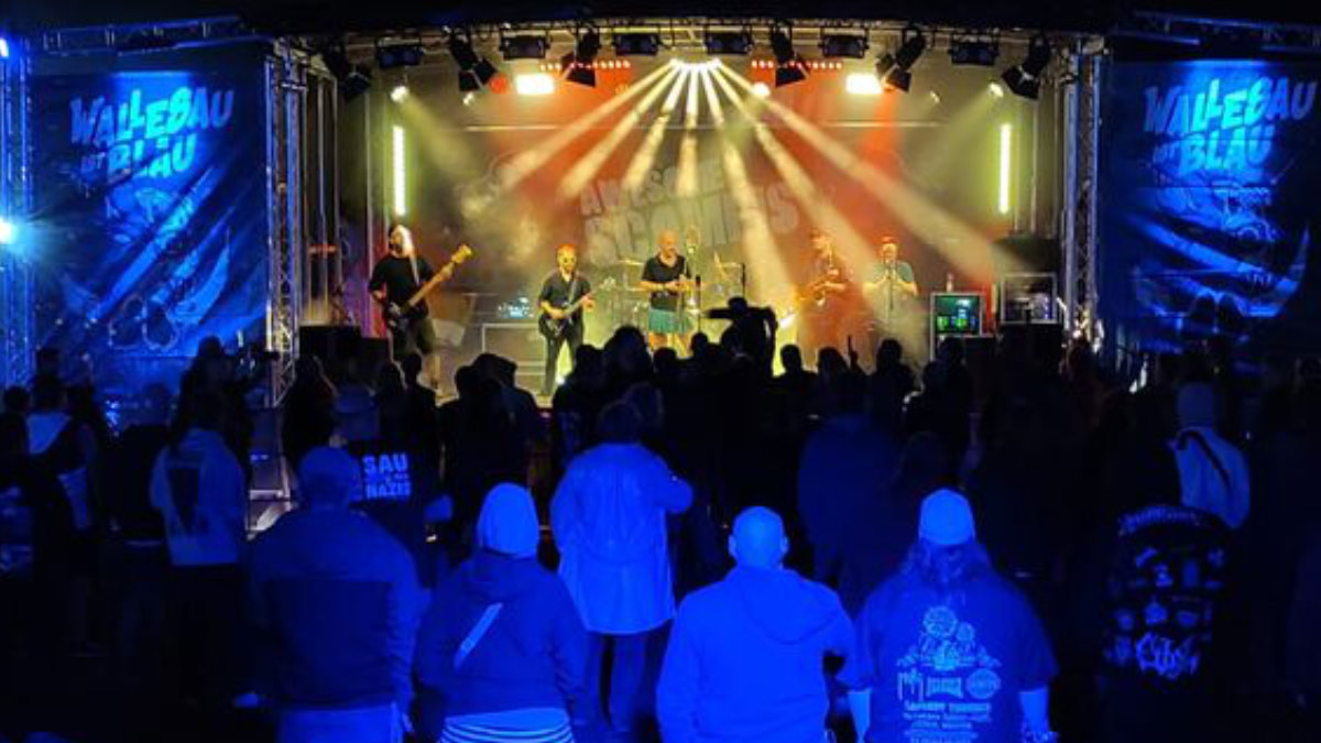 MEGA-LITE PieLite beim Festival Wallesau ist Blau im Einsatz