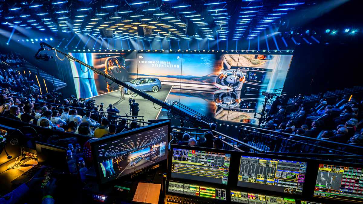 Sunrise Studios vertraut bei der BMW iX3 Premiere auf ROBE