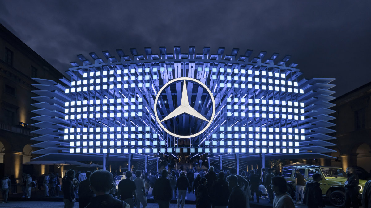 ROXX E.SHOW beleuchtet Mercedes-Benz auf IAA 2025
