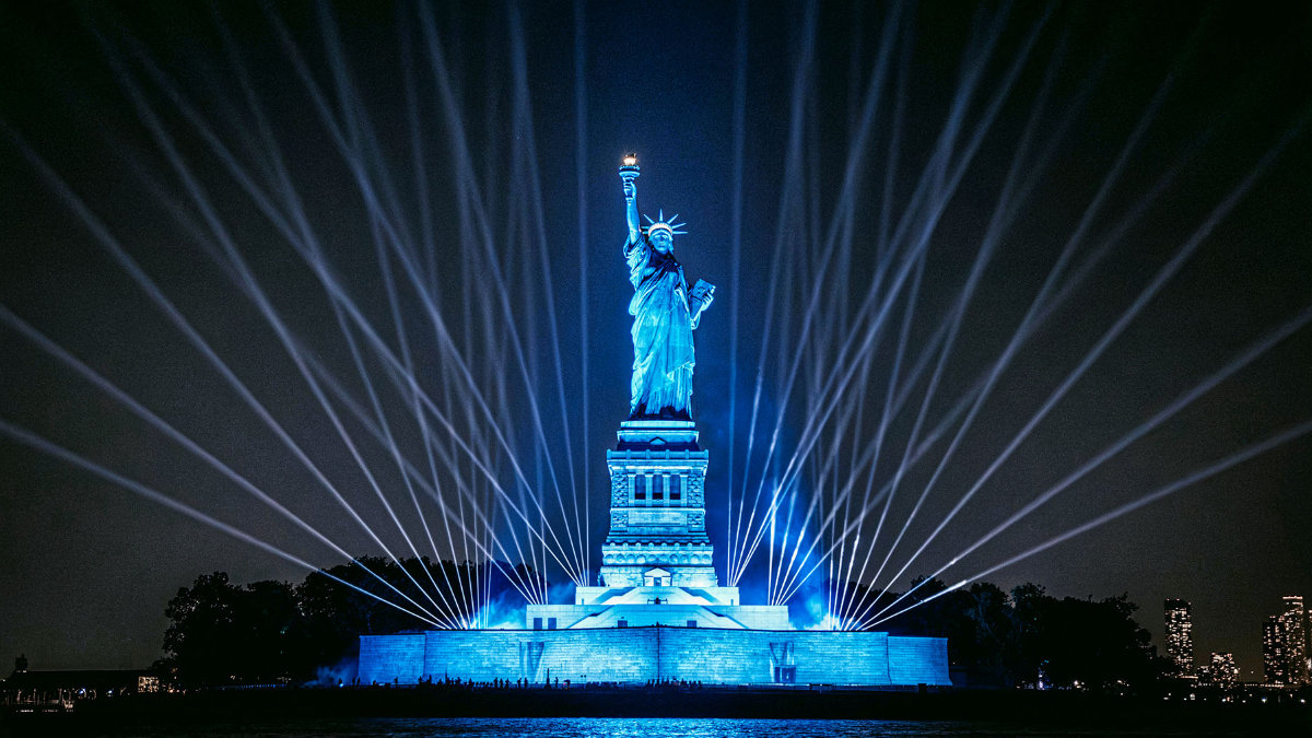 ROBE inszeniert „Liberty Lights“ an der Freiheitsstatue