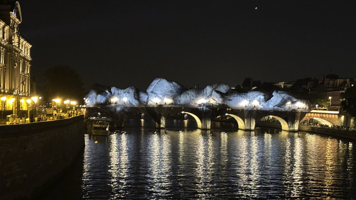 ELATION beleuchtet JRs Installation am Pont Neuf