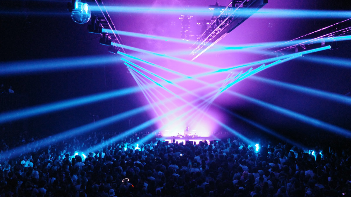 Four Tet Warehouse-Tour: Show aus einer Lichtlinie