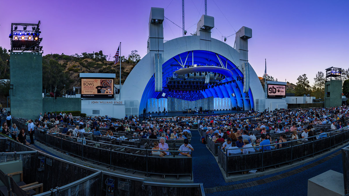 Hollywood Bowl holt sein Publikum mit ROXX ins Bild
