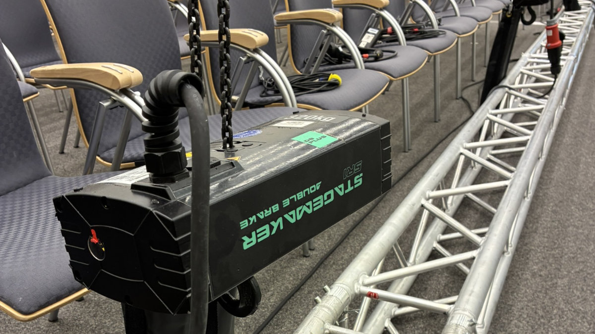 Kap Europa erneuert Rigging mit 48 Stagemaker SR1 D8+